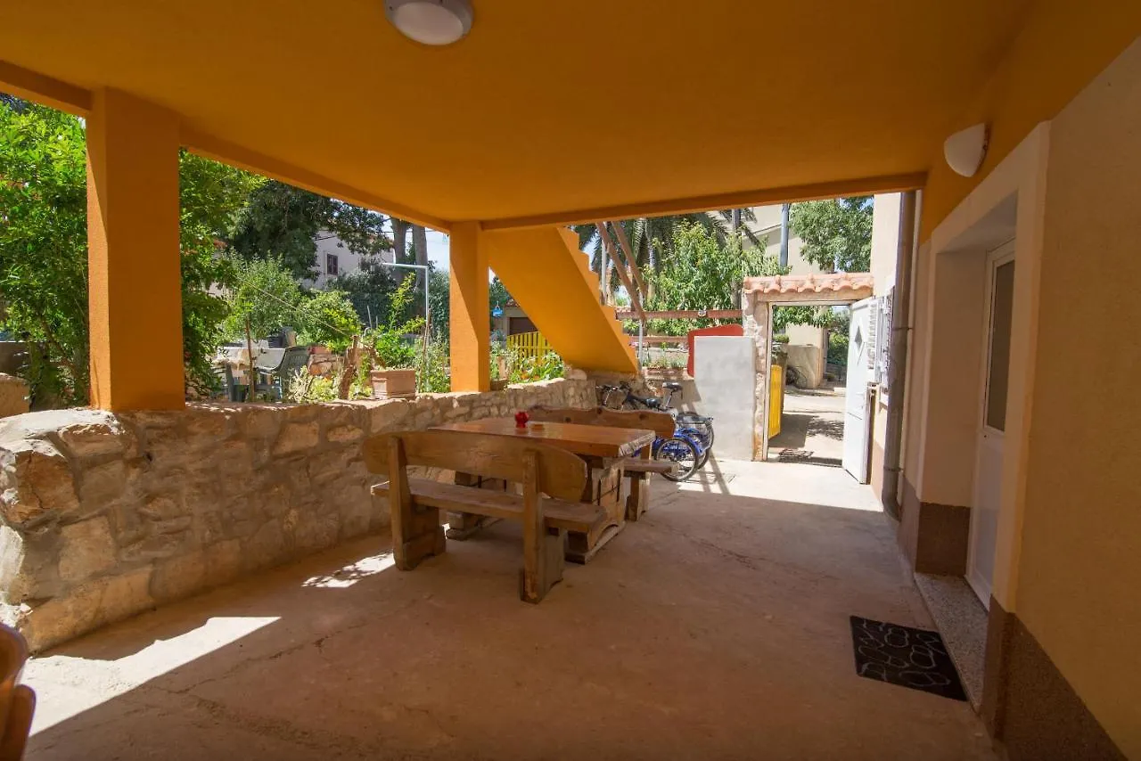 By Dinka Apartment Ilovik