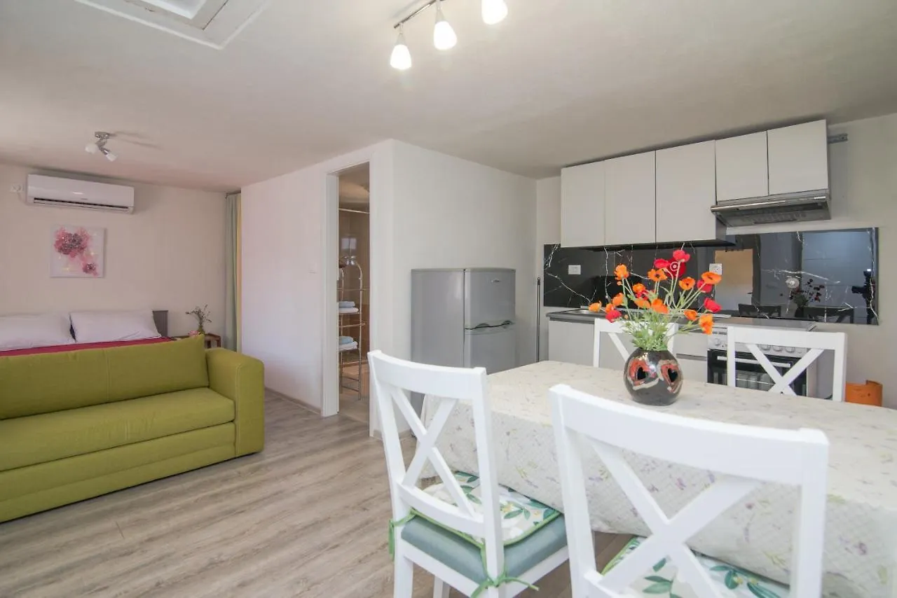 By Dinka Apartment Ilovik