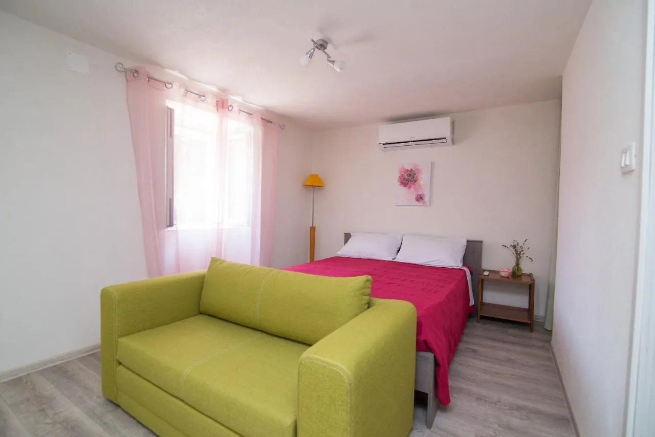 By Dinka Apartment Ilovik