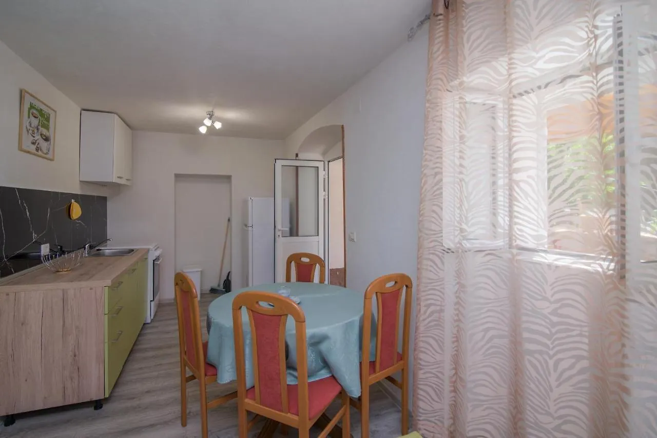 By Dinka Apartment Ilovik
